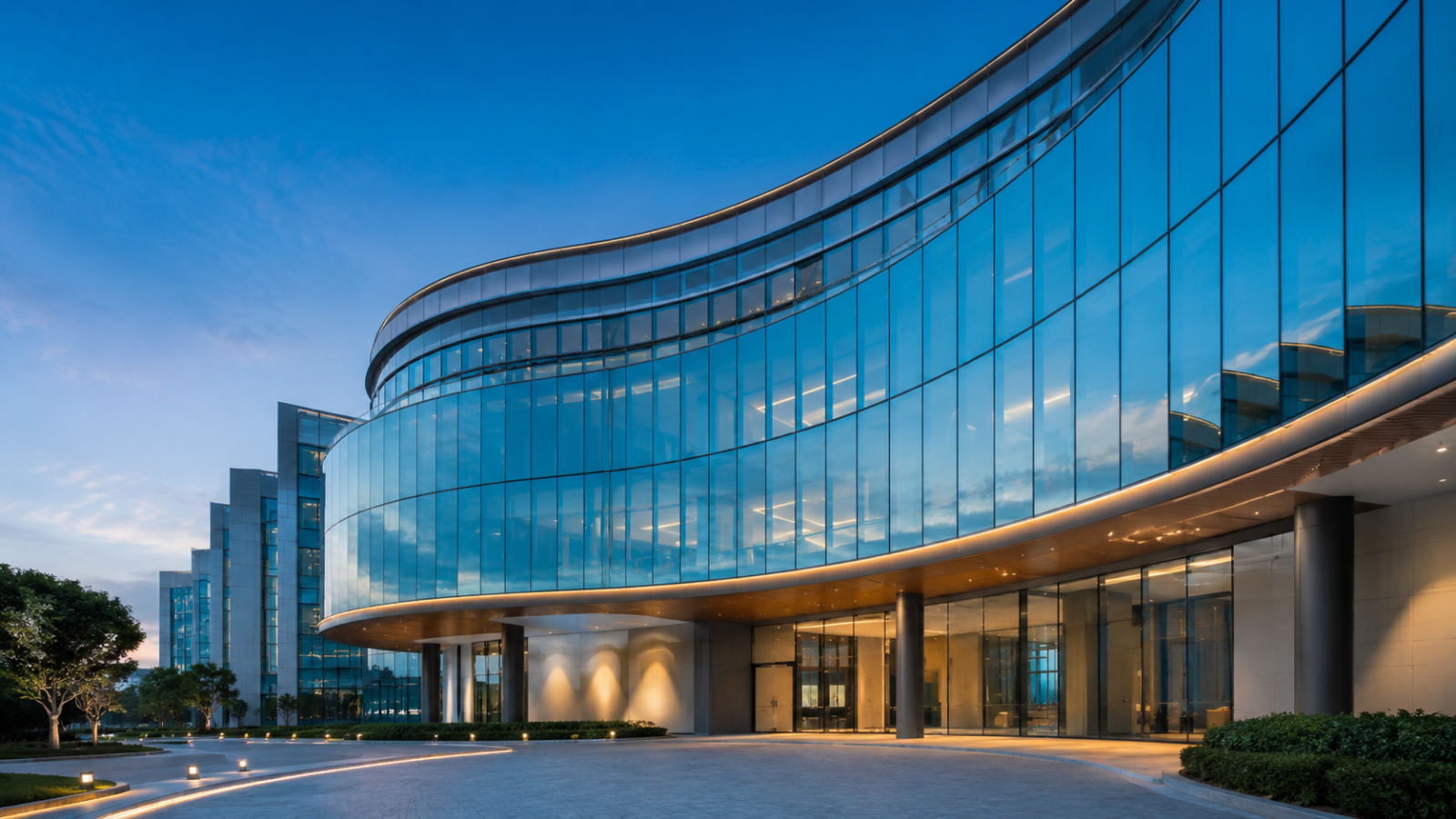 กระจกโค้ง Curved Glass SMG — งานสถาปัตยกรรม อาคารพาณิชย์ โรงแรม